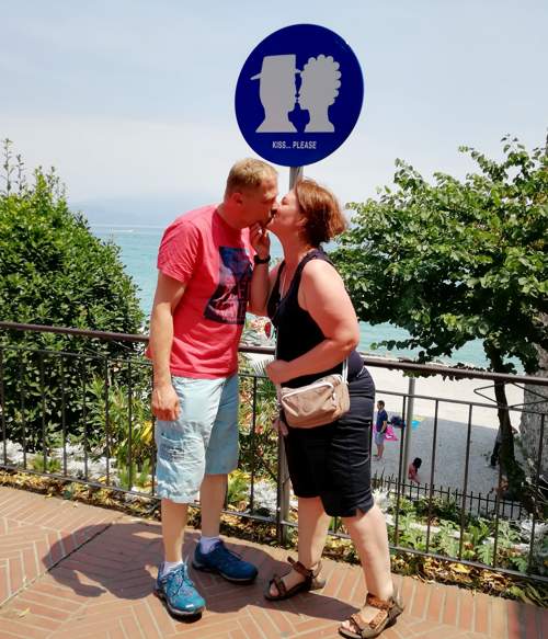 kiss please